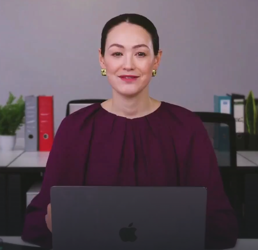 Standbild einer künstlich erzeugten Sprecherin aus dem Kurs