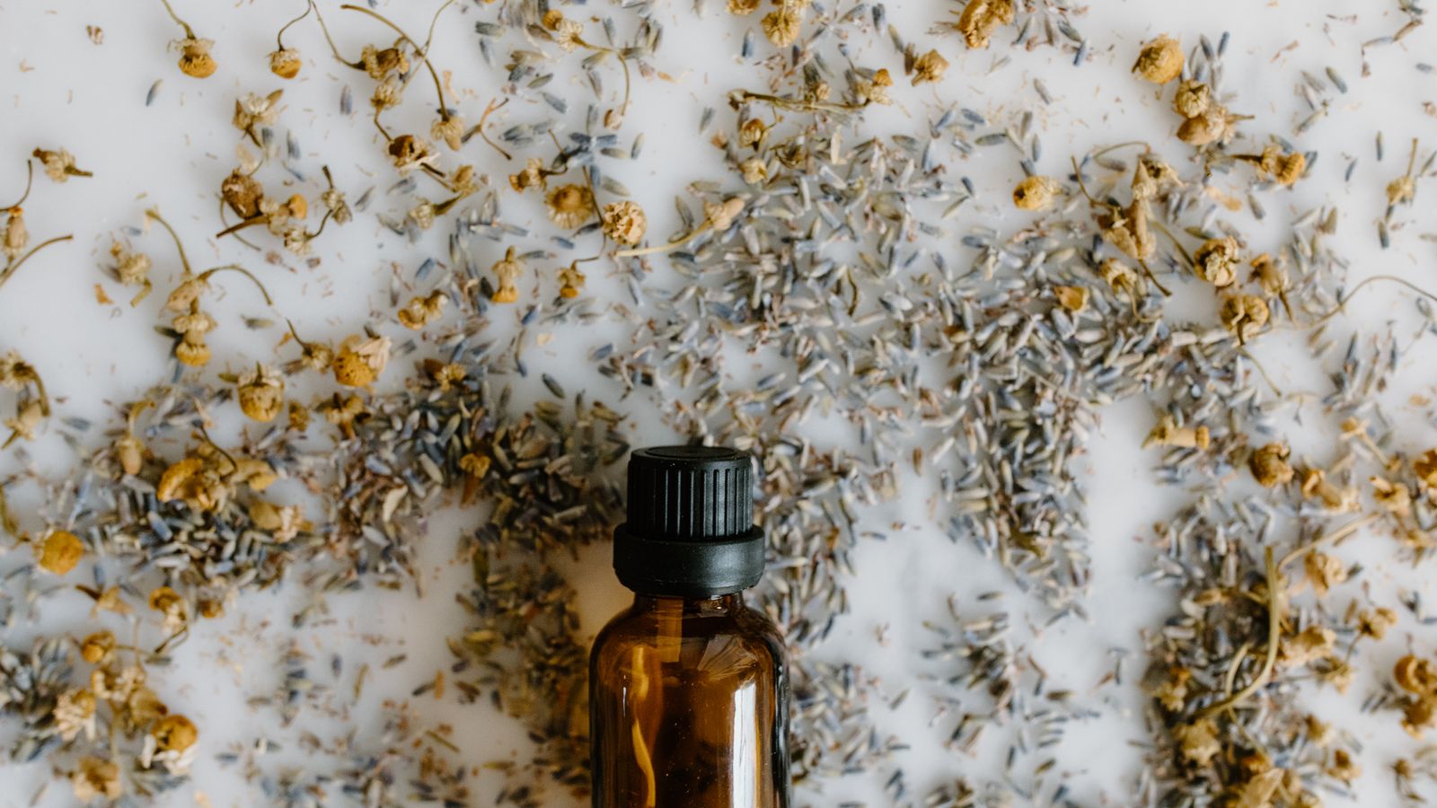 Image du produit pour Essentiel | "Huiles Essentielles"