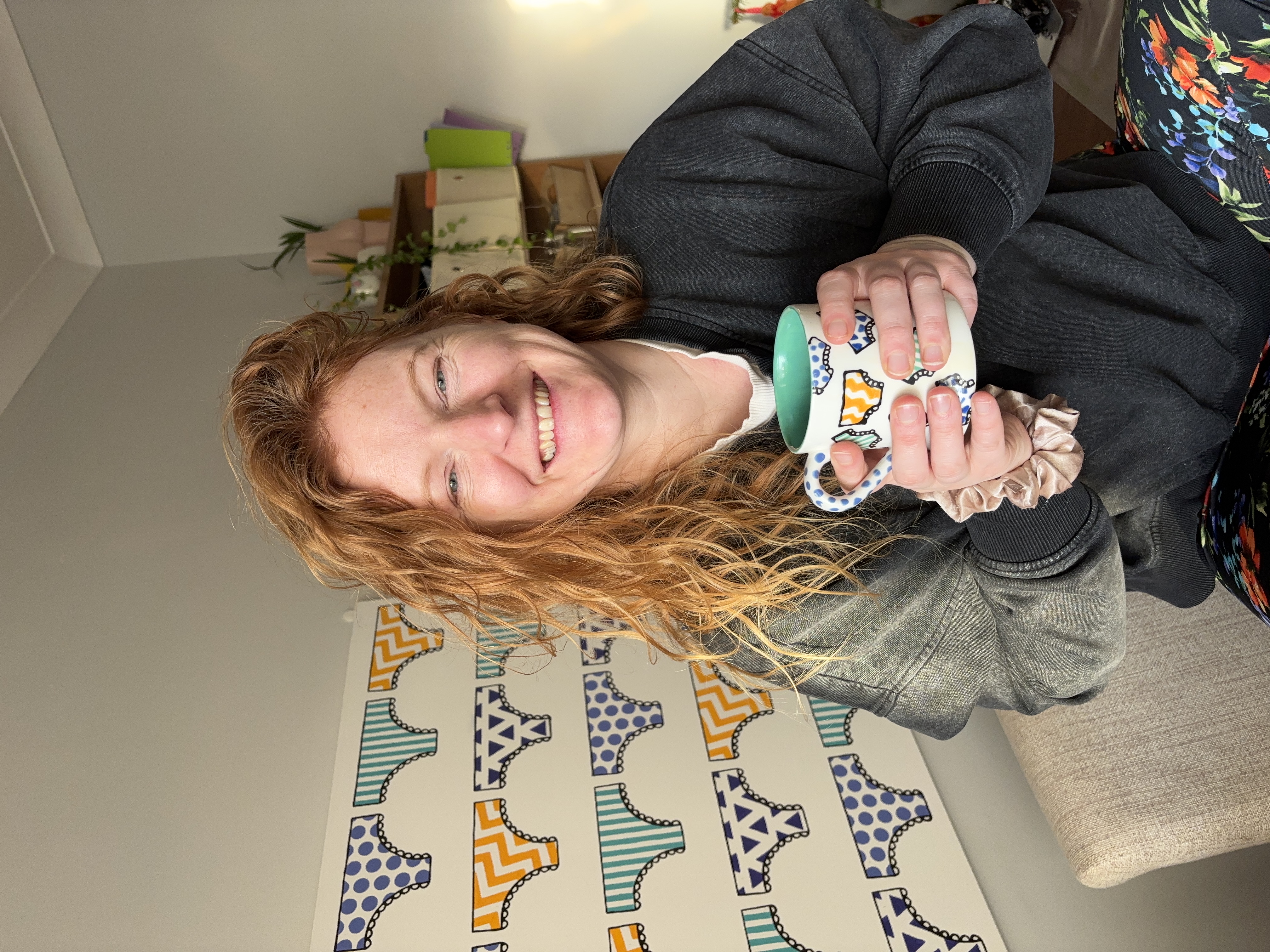 Image of postnatal recovery expert, Karen Ellis who helps mums recover their pelvic floor, strengthen their stomach muscles (heal Diastasis Recti) and exercise safely after having a baby 