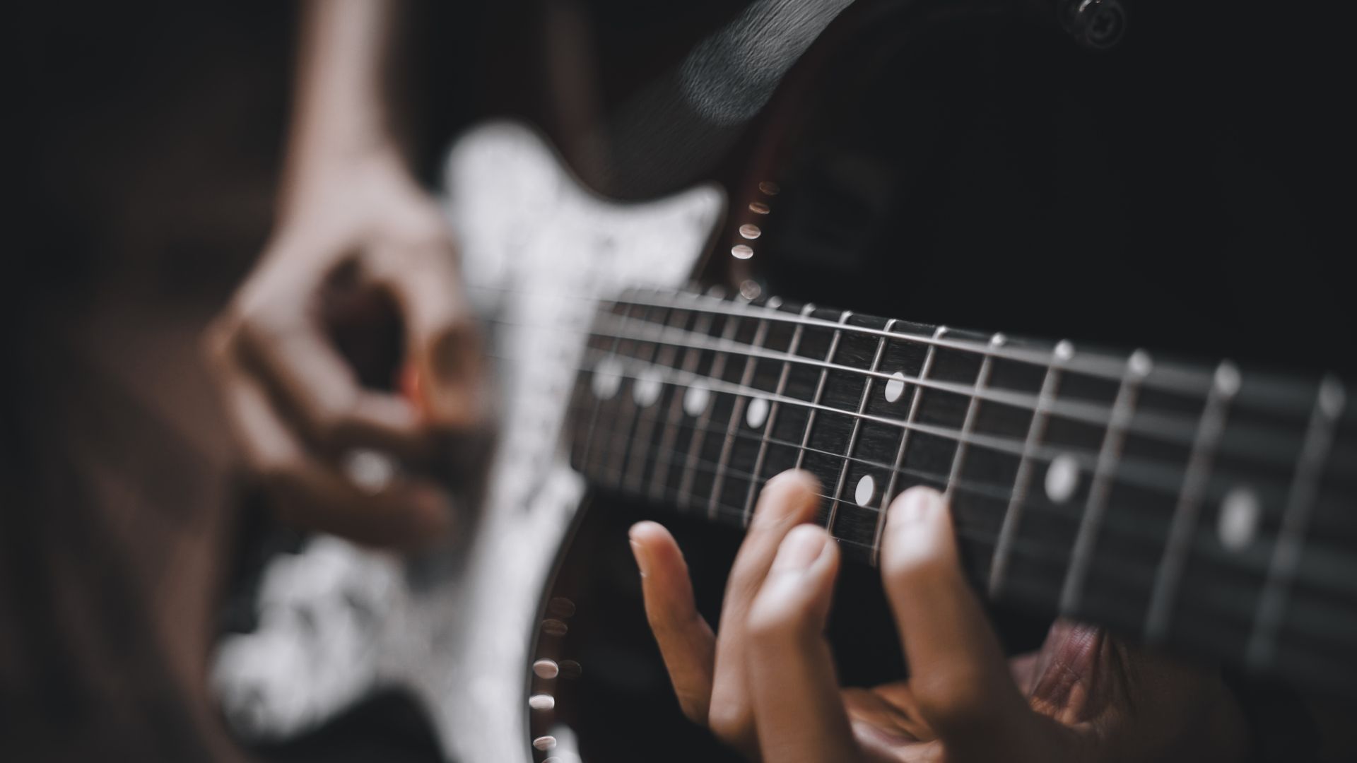 Product image for 50-Minute One on One Guitar Lesson (via Zoom)