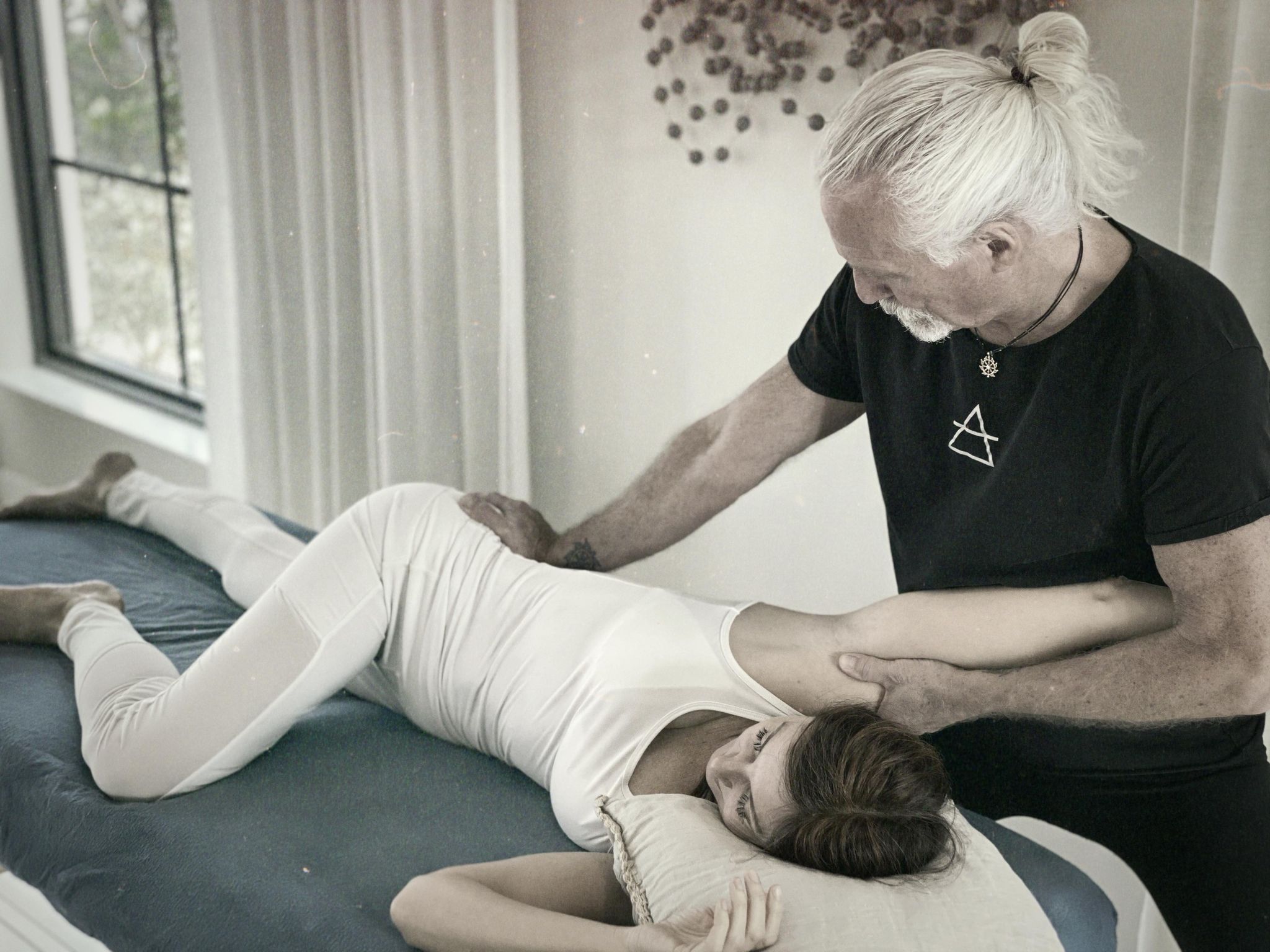 Product image for Vedic Table Massage - PRONE Leg & Hips