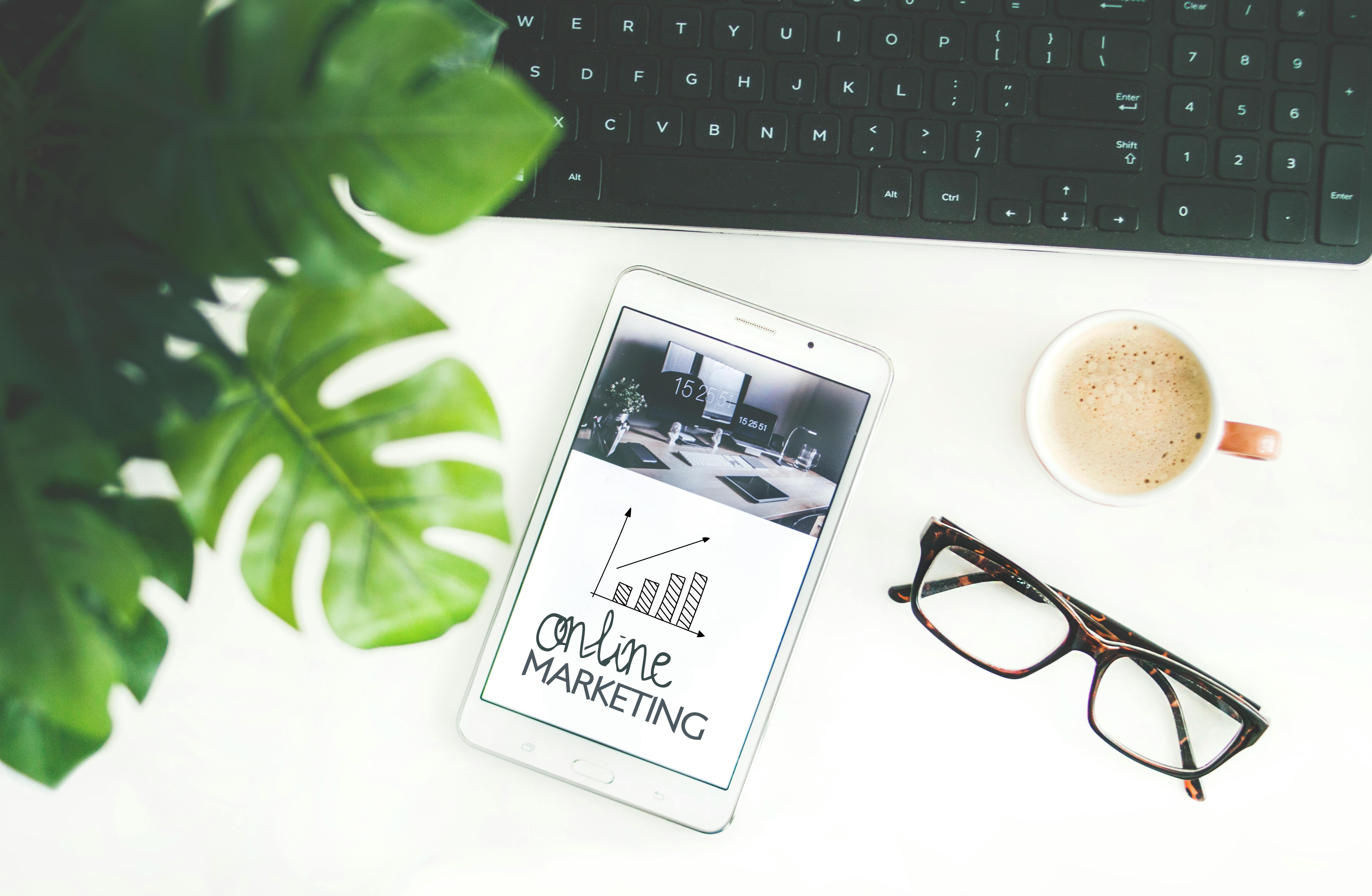Background for MZM Marketing Masterclass Course.