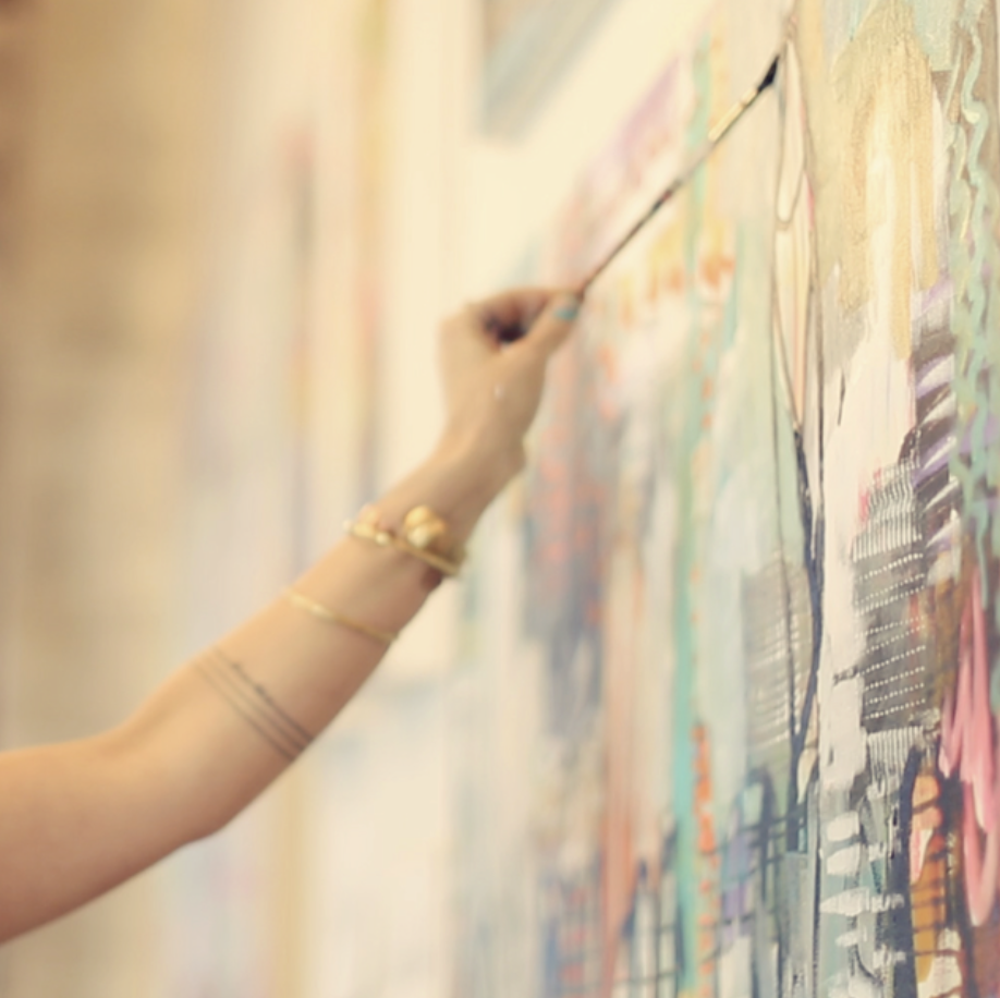Large-scale intuitive canvas painting