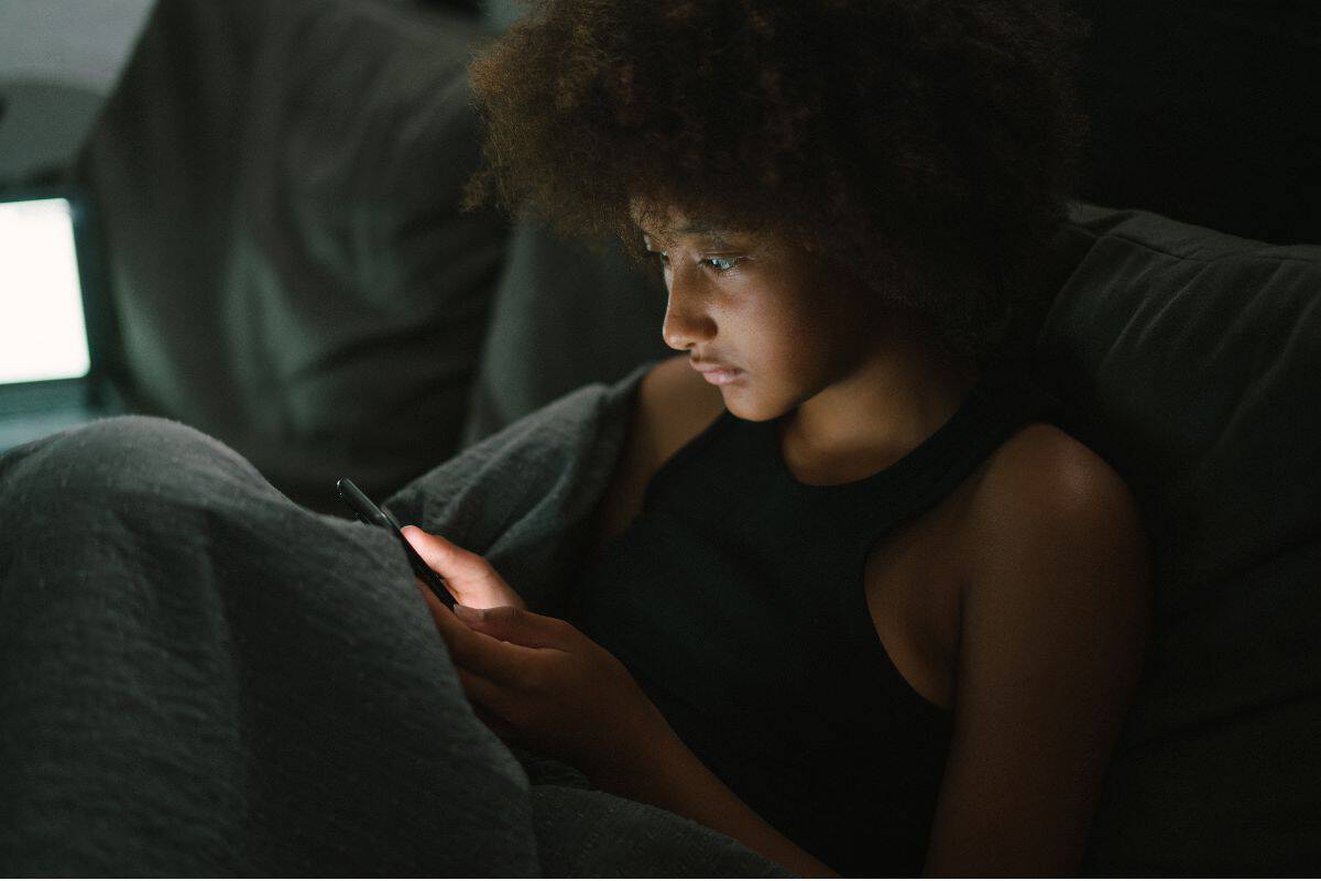 A woman has learned how to go to bed early and is waking up refreshed