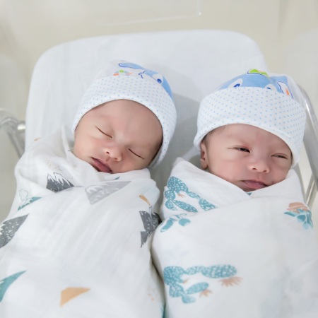 Newborn Twn care by Let Mommy Sleep